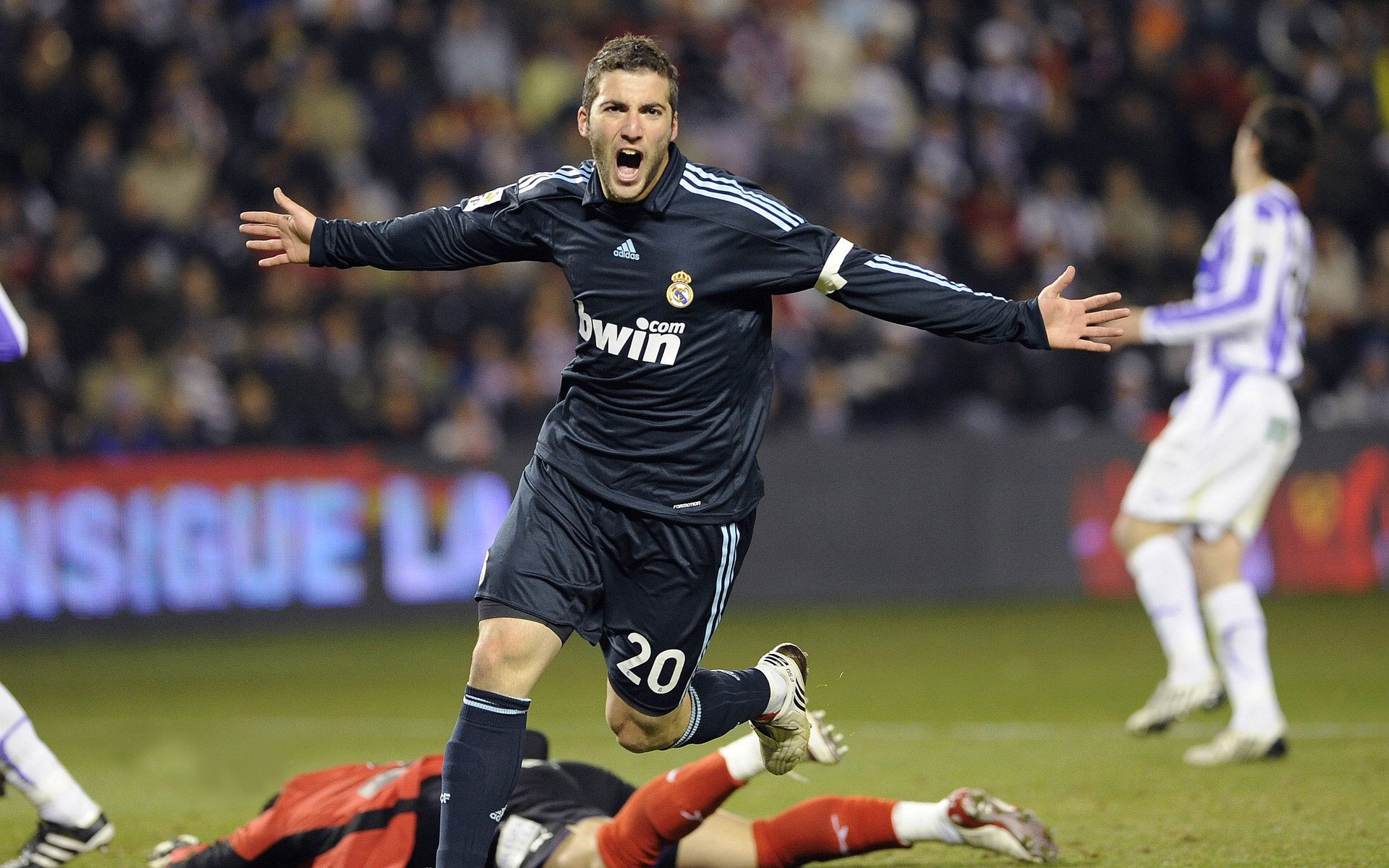 法甲冠军激战：巴黎圣日耳曼必须赢下每场比赛才能保住优势，法甲巴黎圣日耳曼官网