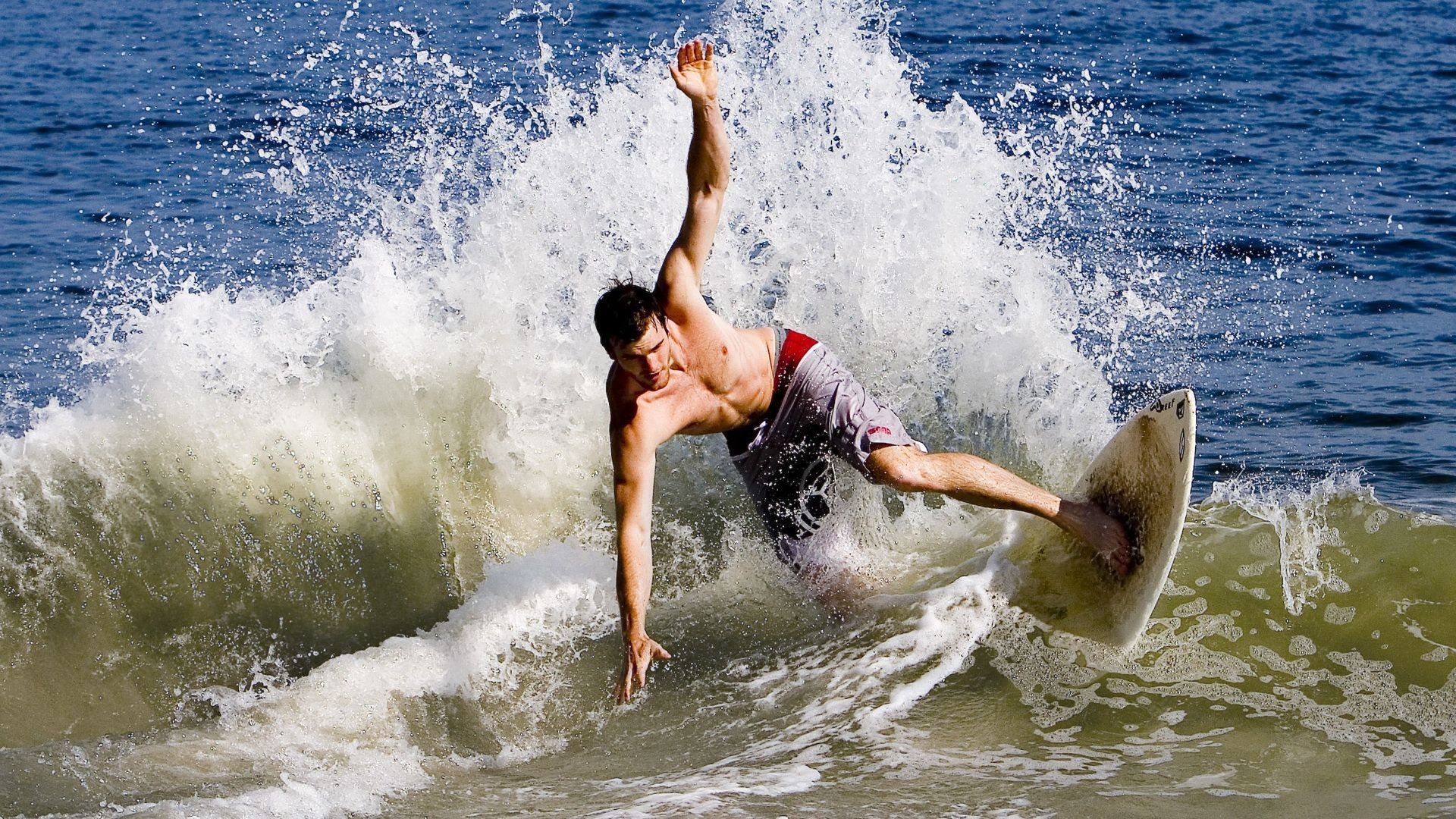 爱游戏体育在线-中澳接力对决全程紧咬 成为焦点，中澳对立